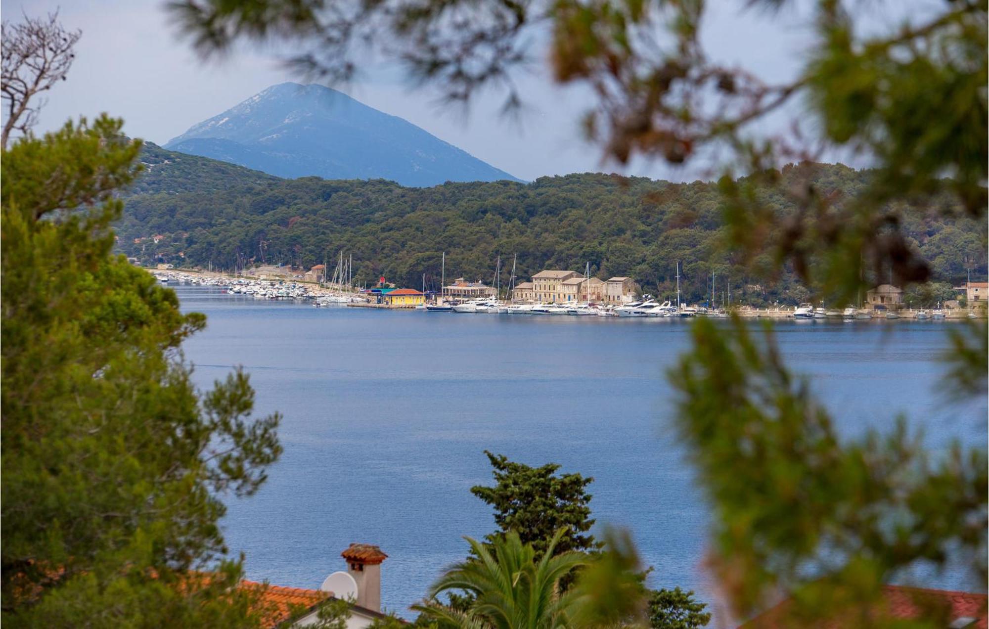 Amazing Apartment In Mali Losinj With Wifi מראה חיצוני תמונה