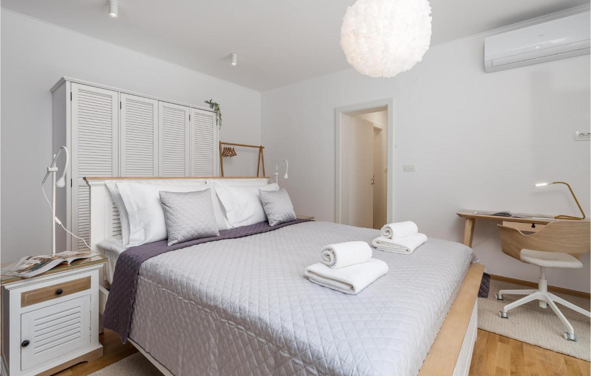 Amazing Apartment In Mali Losinj With Wifi מראה חיצוני תמונה